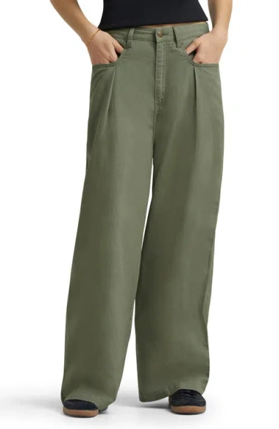 Lee Pleated Slouchy Wide Leg Twill Pants In Green