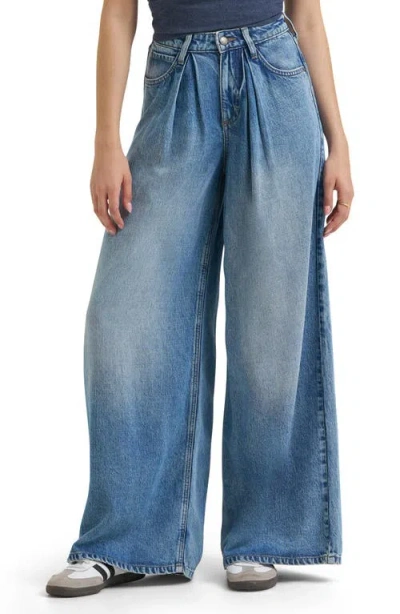 Lee Slouchy Pleated Wide Leg Jeans In Preppy Blue