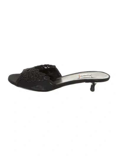 Pre-owned Leggiadro Printed Crochet Trim Slides In Black