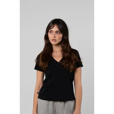 Leisure Lab Supima V-neck In Black