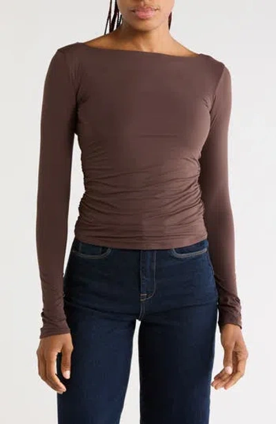 Leith Boat Neck Long Sleeve Ruched Top In Brown