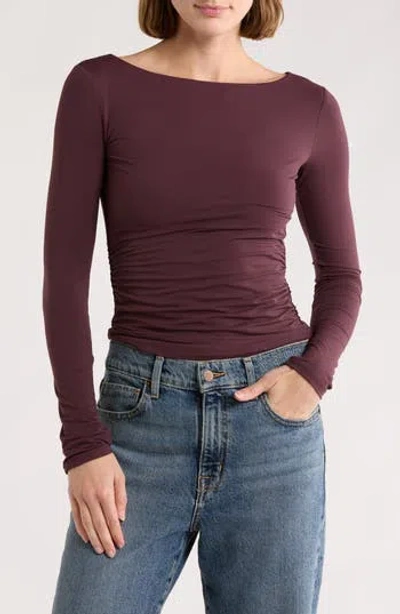 Leith Boat Neck Long Sleeve Ruched Top In Burgundy