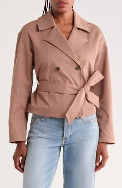 Leith Short Trench Jacket In Tan Smoke