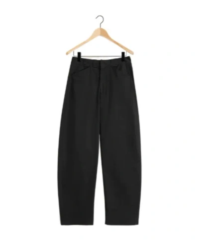 Lemaire Asymmetrical Belt Ring Casual Pants In Black