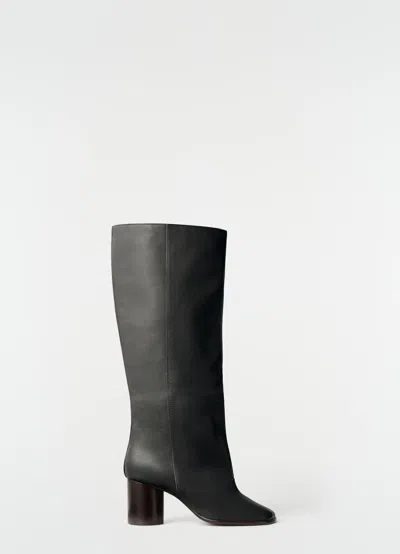 Lemaire Crease Sleeve Calf Leather Boots In Black