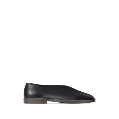 Lemaire Flat Piped Slippers In Leather In Black