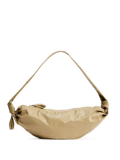 Lemaire Soft Croissant 中号单肩包 In Neutrals