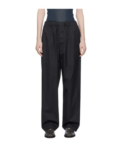Lemaire Relaxed Three-bag Casual Pants In Black