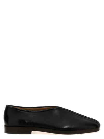 Lemaire Slip On Flat Piped In Black