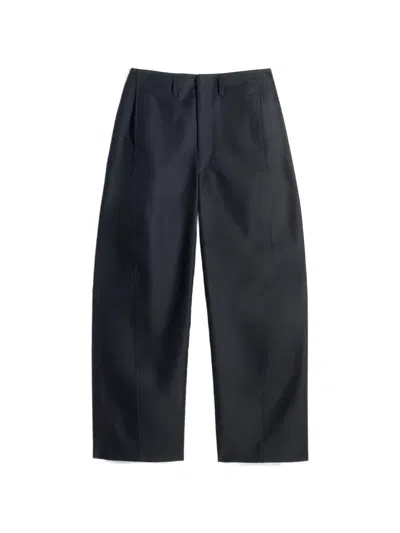 Lemaire Twisted Chino Pants In Cotton Satin In Black