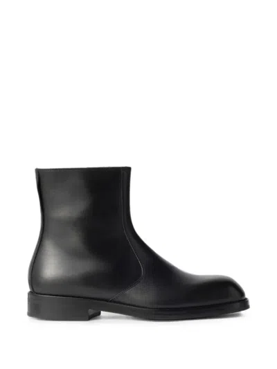 Lemaire Zipped Ankle Boots In Shiny Leather In Black