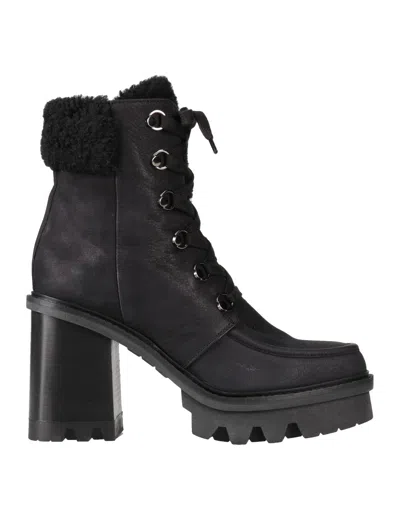 Lemaré Ankle Boots In Black