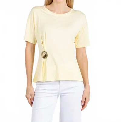 Leo Ugo Aisha Brooch Tee In Yellow In Animal Print
