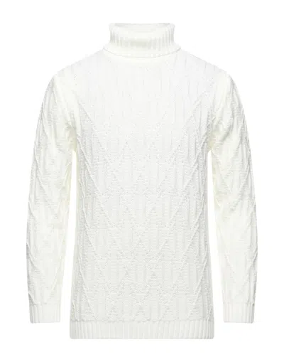 Les Copains Turtlenecks In White