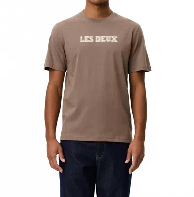 Les Deux Brandy Short Sleeve Logo Tee In Brown