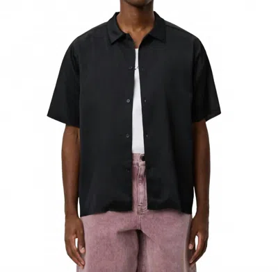 Les Deux Hector Plisse Short Sleeve Shirt In Black