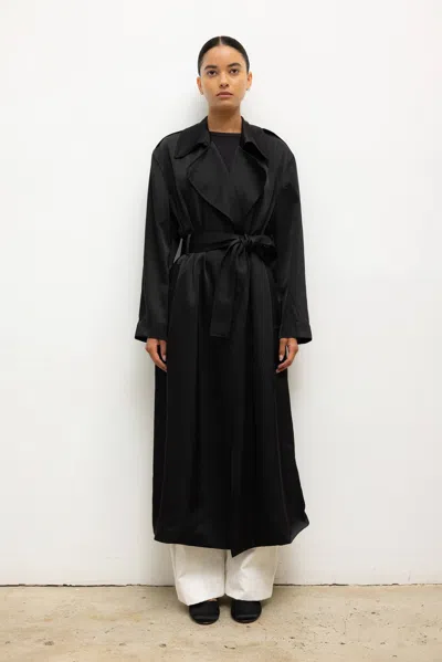 Leset Barb Trench Coat In Black