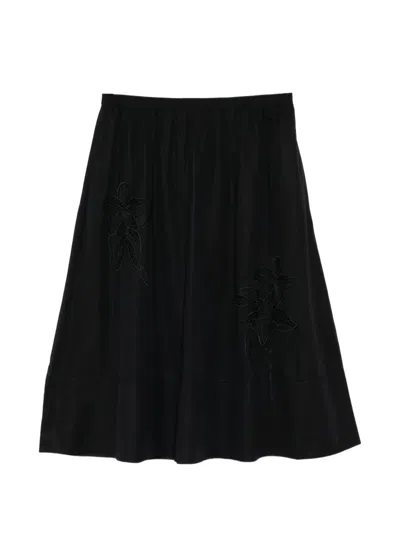 Less Floral-embroidered Skirt In Black