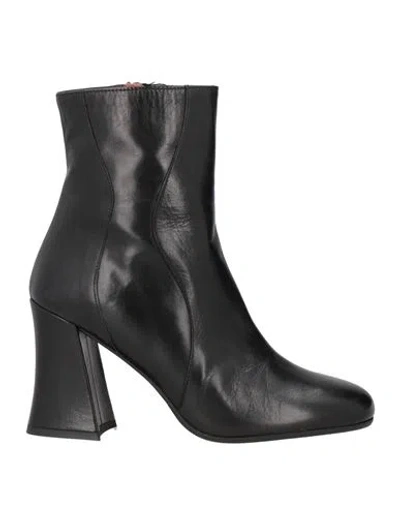 Les:venues Woman Ankle Boots Black Size 5 Leather