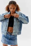 LEVI'S '90S REPAIRED DENIM TRUCKER JACKET IN TINTED DENIM, WOMEN'S AT URBAN OUTFITTERS