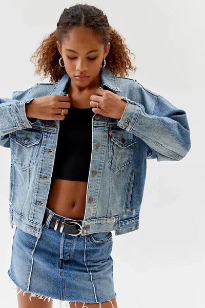 Levi's '90s Repaired Denim Trucker Jacket In Tinted Denim, Women's At Urban Outfitters
