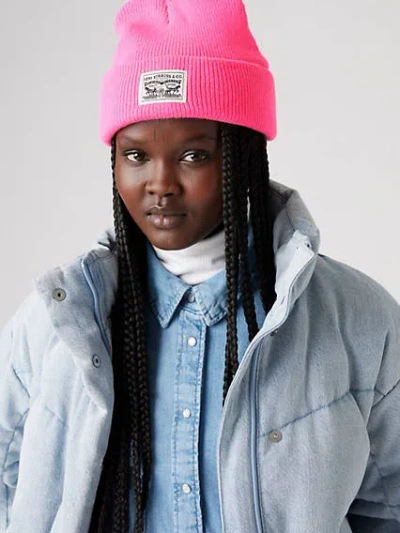 Levi's Backpatch Beanie In Pink