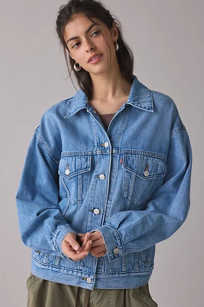 Levi's '90s Cropped Denim Trucker Jacket In Off Roading Trucker/medium Wash, Women's At Urban Outfitters In Blue