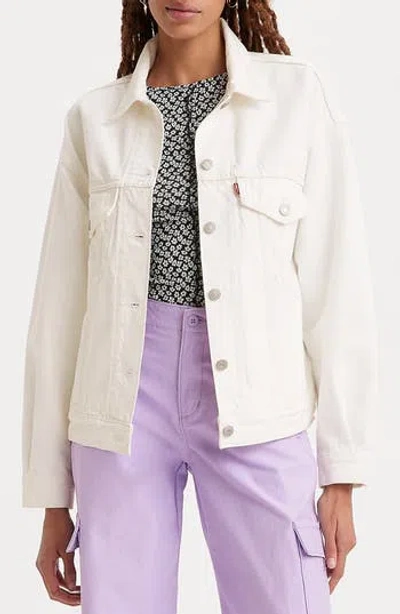 Levi's® 90s Trucker Jacket In The Dead Of Winter