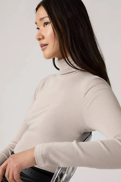 Levi's Dreamy Turtleneck Top In Neutral