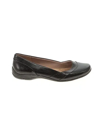 Pre-owned Life Stride Flats In Black