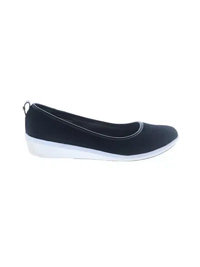 Pre-owned Life Stride Flats In Black