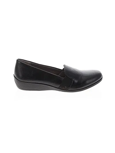 Pre-owned Life Stride Flats In Black