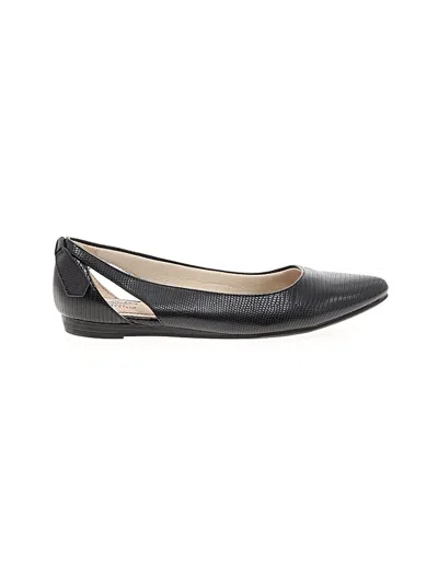 Pre-owned Life Stride Flats In Black