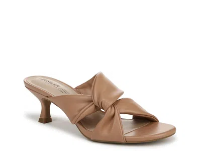 Lifestride Nori Sandal In Brown