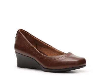 Lifestride Wide Width Groovy Wedge Pump In Brown