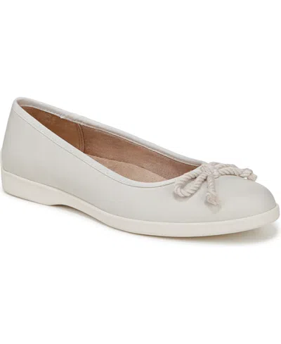 Lifestride Women's Maura Round Toe Ballerina Flats In Cloud White Faux Leather