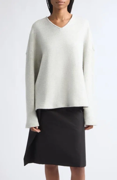 Lii V-neck Sweater In White