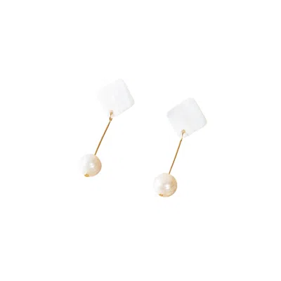 Likha Women's White Pearl Drop Earrings In Gold