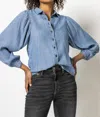 LILLA P CHAMBRAY SHIRRED SLEEVE TOP IN WASHED CHAMBRAY