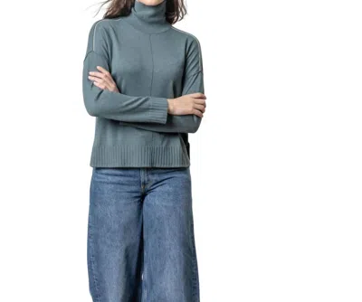 LILLA P RELAXED TURTLENECK SWEATER IN HERON