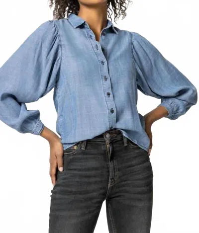 Lilla P Women's Shirred Sleeve Buttondown Shirt In Washed Chambray In Blue