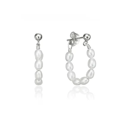 Lily & Roo Women's White / Silver Silver Seed Pearl Hoop Earrings In Multi