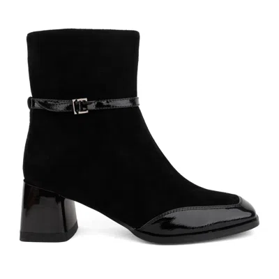 Linda Baumann Black Leather Glossy Detail Boots