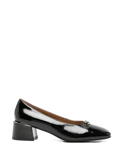 Linda Baumann Logo-plaque Pumps In Black