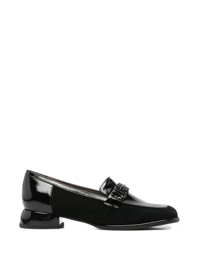 Linda Baumann Patent-panelled Logo-plaque Loafers In Black