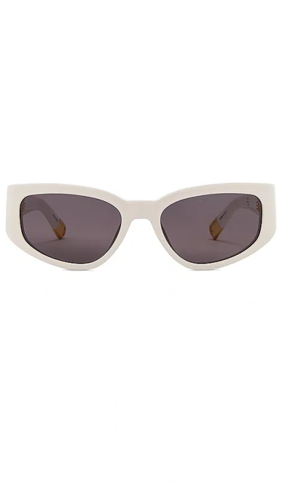 Linda Farrow X Jacquemus Gala Sunglasses In White  Yellow Gold  & Grey