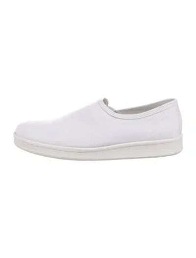 Pre-owned Linder Canvas Sneakers In White