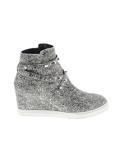 Pre-owned Linea Ankle Boots In White