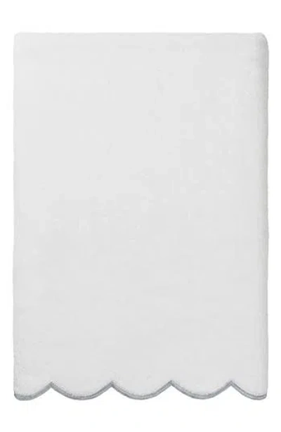Linum Home Textiles Adornia Scallop Bath Towel In White/ Gray