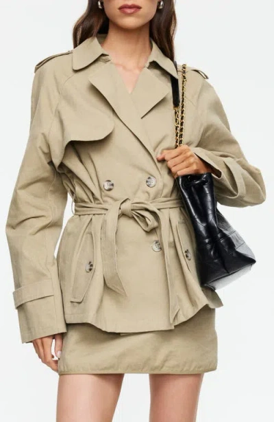 Lioness Trencherous Crop Coat In Neutral